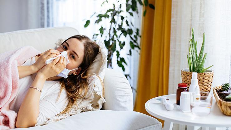 Korona ile grip nasıl ayırt edilir Koronavirüs ile grip, soğuk algınlığı belirtileri arasındaki farklar neler