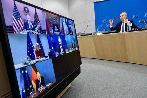 NATOda Almanya çatlağı: Miğfer teklifi Ukraynayı çıldırttı
