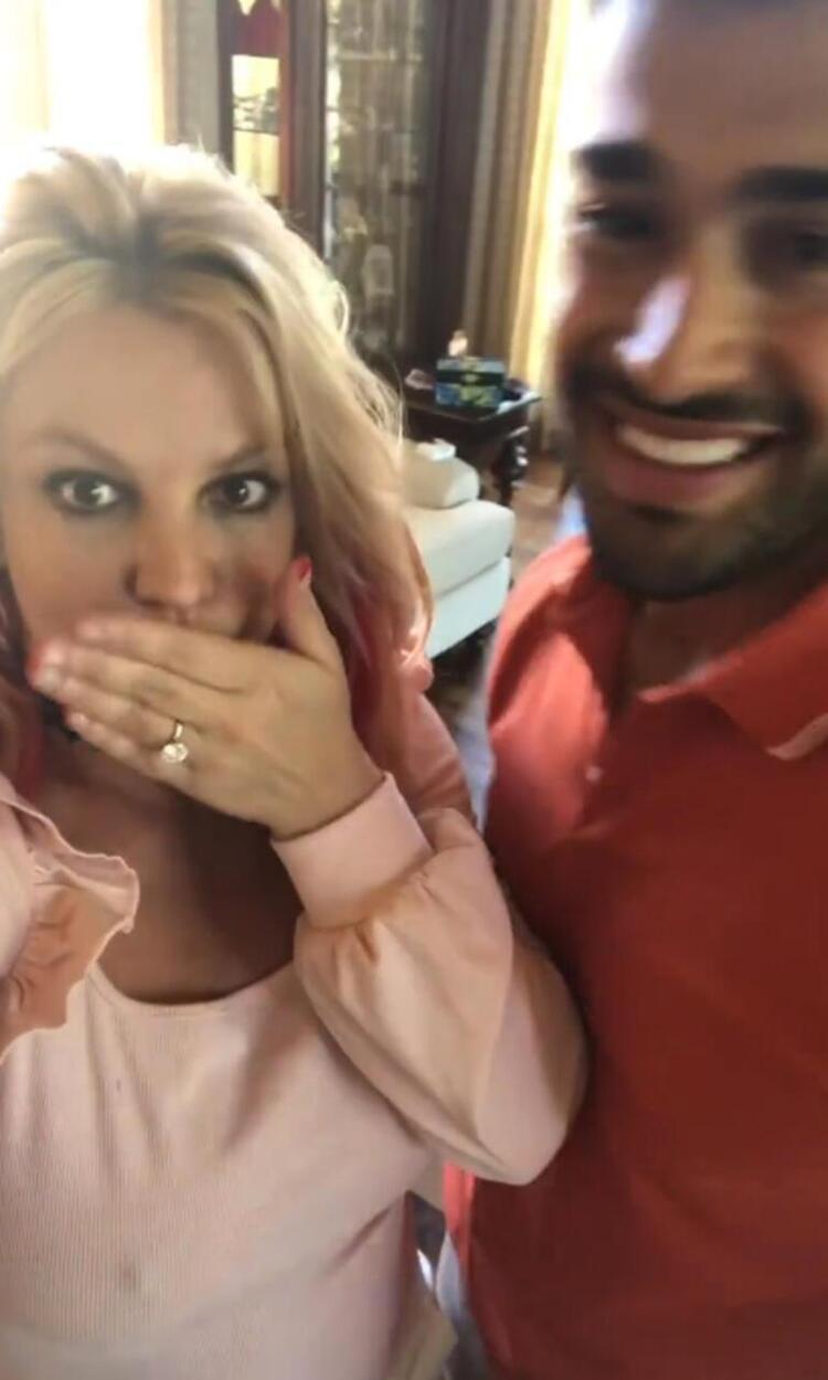 Britney Spears nişanlandı