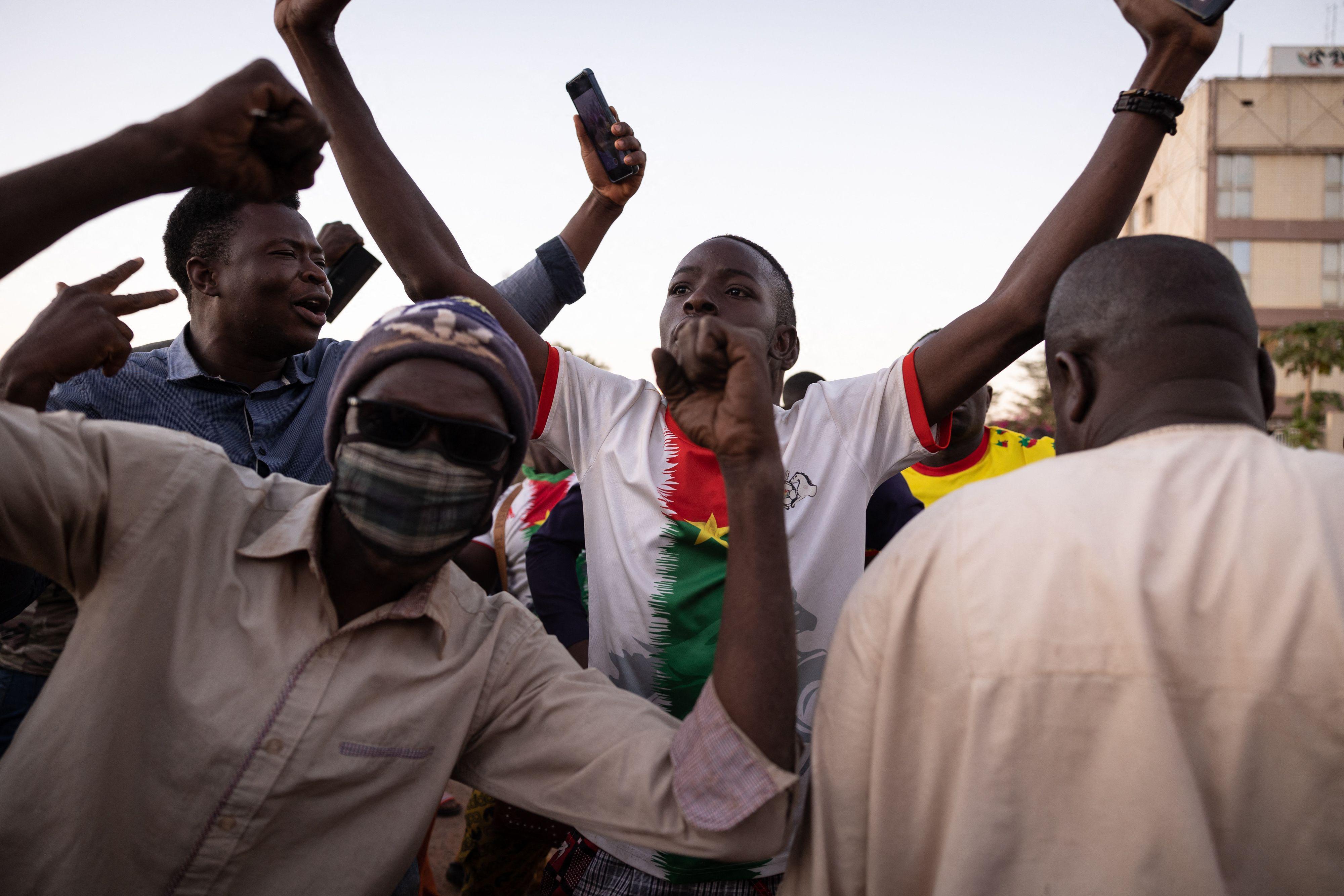 Burkino Fasoda darbe: Askerler neden Cumhurbaşkanı Kaboreyi devirdi
