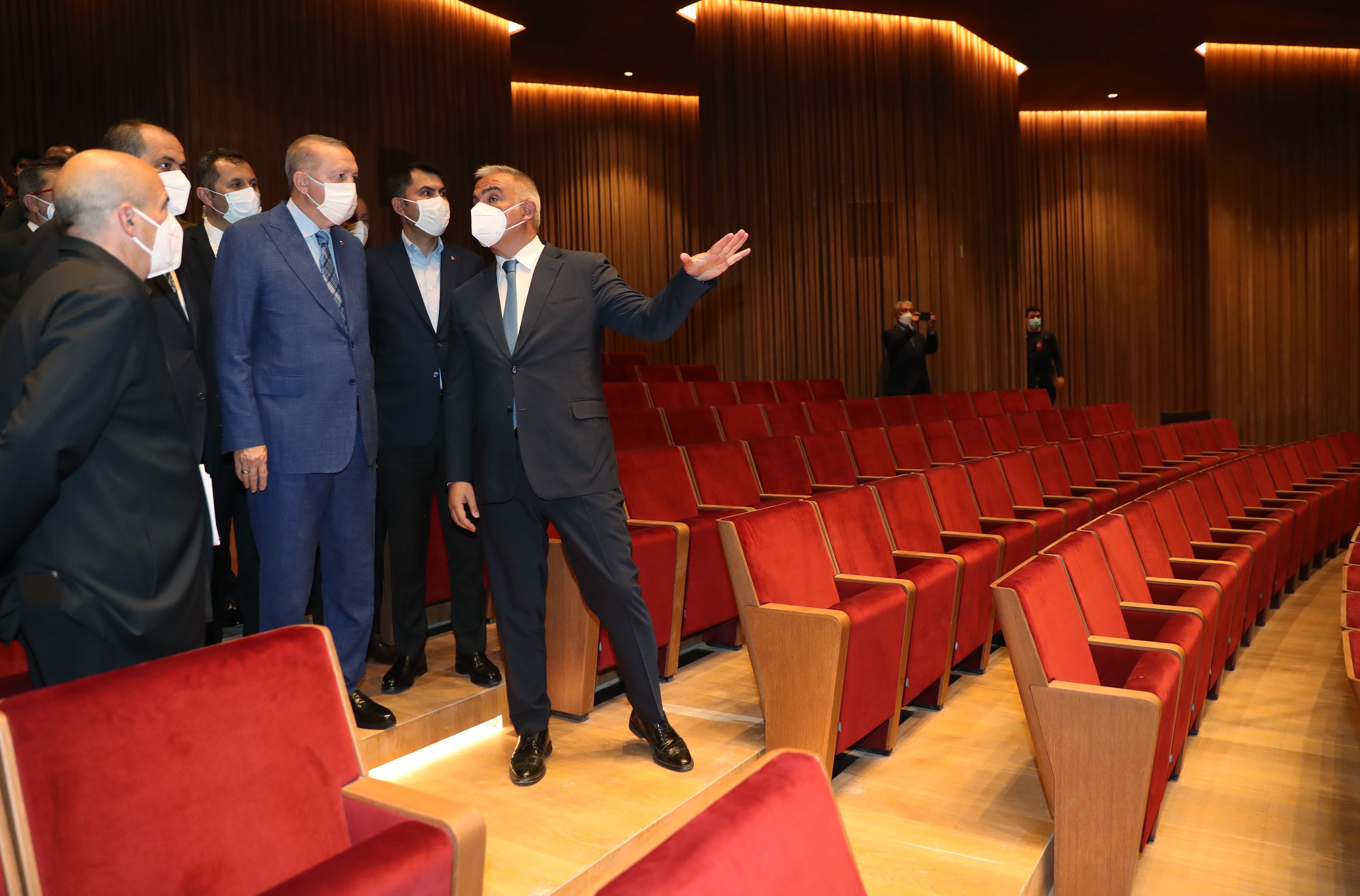 Son dakika: Erdoğandan AKMye sürpriz ziyaret