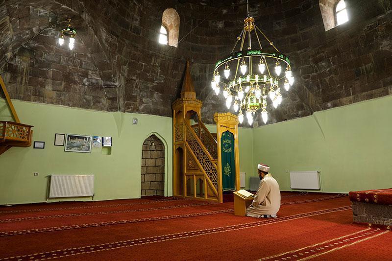 311 yıllık camiyi görmeye yüzlerce turist geliyor