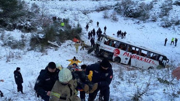 Korkunç kaza İstanbulda yolcu otobüsü şarampole yuvarlandı: 3 ölü, 9 yaralı