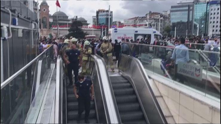 Taksim metrosunda hareketli dakikalar İntihar girişimi...