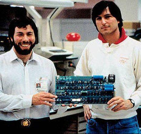 Jobs ile Wozniakın tasarladığı ilk Apple bilgisayarı 400 bin dolara satıldı