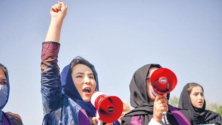 Kadınlar başkaldırdı Taliban şaşkına döndü…