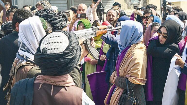 Kadınlar başkaldırdı Taliban şaşkına döndü…