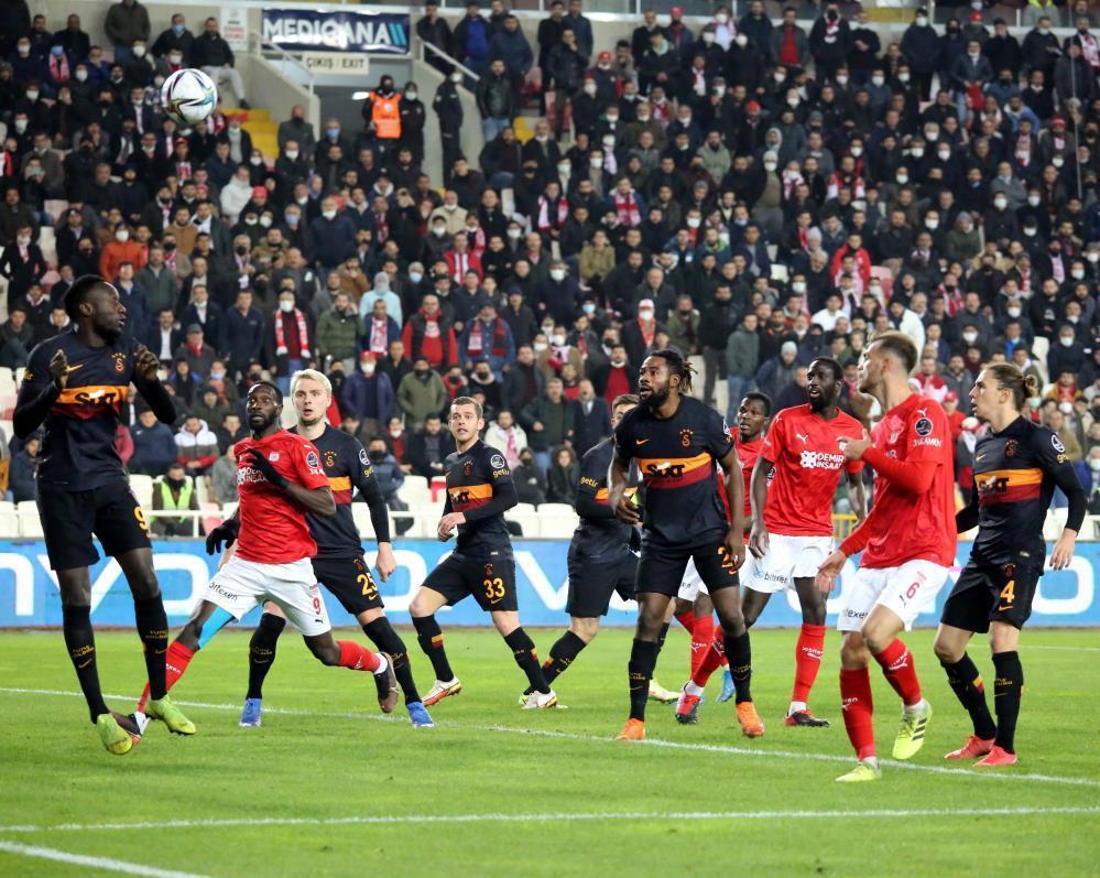 Galatasaraya Sivasspor çelmesi Deplasmanda kaybetti