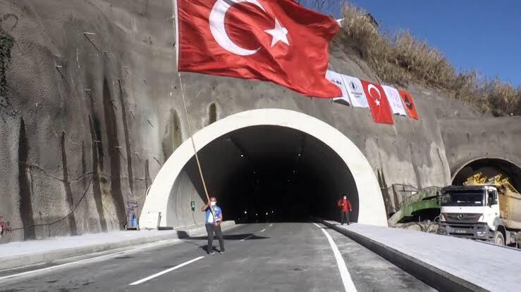 Son dakika: Salarha Tüneli ile Rizenin hayali gerçek oldu Erdoğan: 30 dakikalık yol 5 dakikaya düşüyor