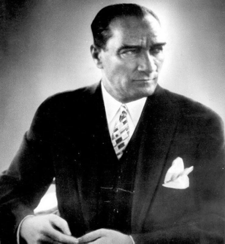 Atatürk’ün sevdiği şarkılar ve türküler hangileri İşte, Atatürkün en sevdiği çiçek ve en sevdiği yemekler, şarkılar ve türküler
