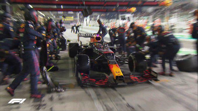 Formula 1de çılgın yarış bitti ve Max Verstappen ilk kez dünya şampiyonu