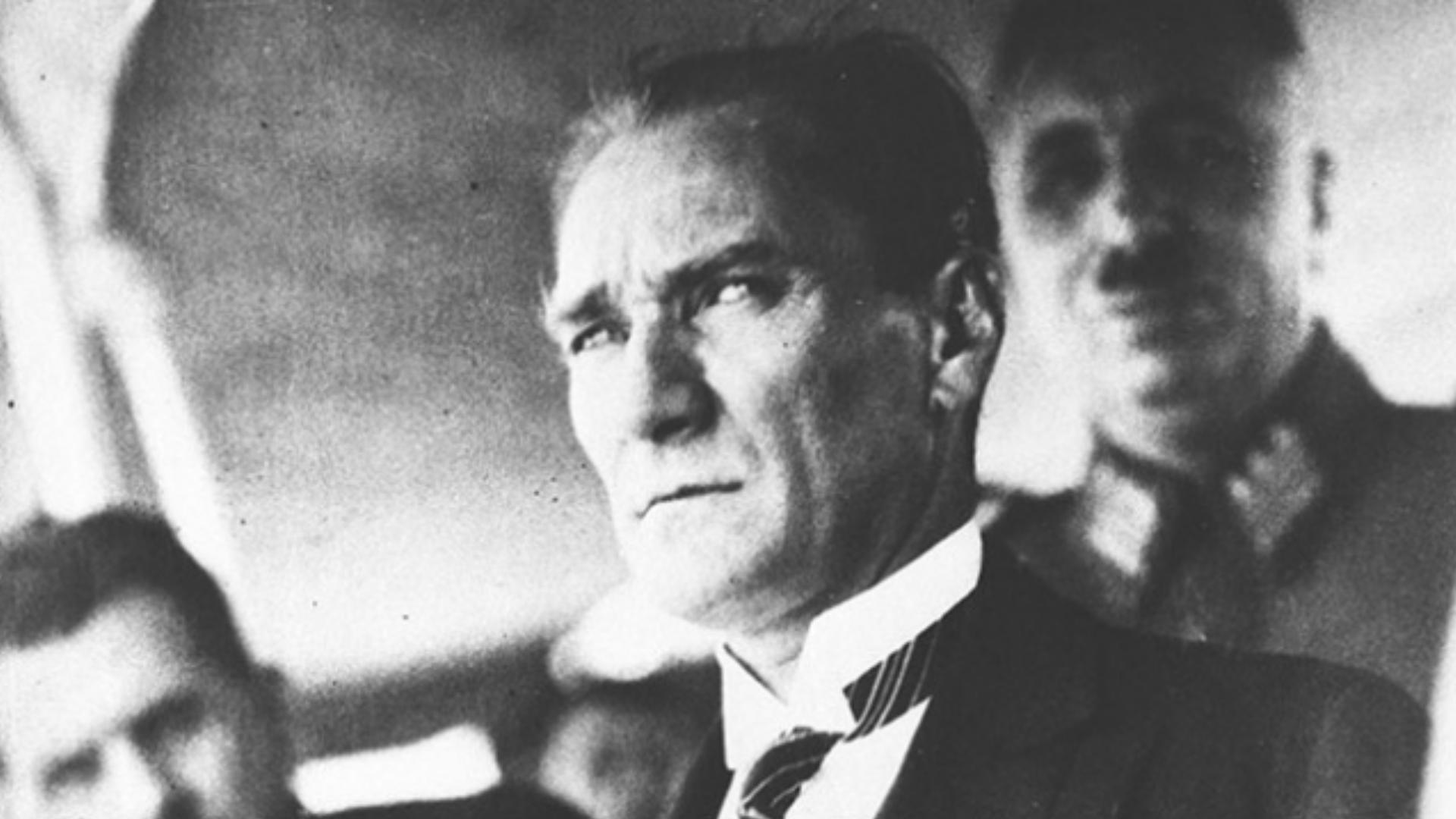 10 Kasım şiirleri: 2-3-4 kıtalık ilkokul ve ortaokul için 10 Kasım Atatürk’ü anma şiirleri