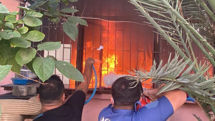 Antalyada dehşet anları Polislere direnip evi ateşe verdi...