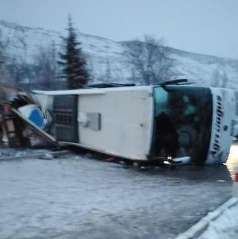 Son dakika: Sivas Koyulhisarda otobüs kazası: Ölü ve yaralılar var