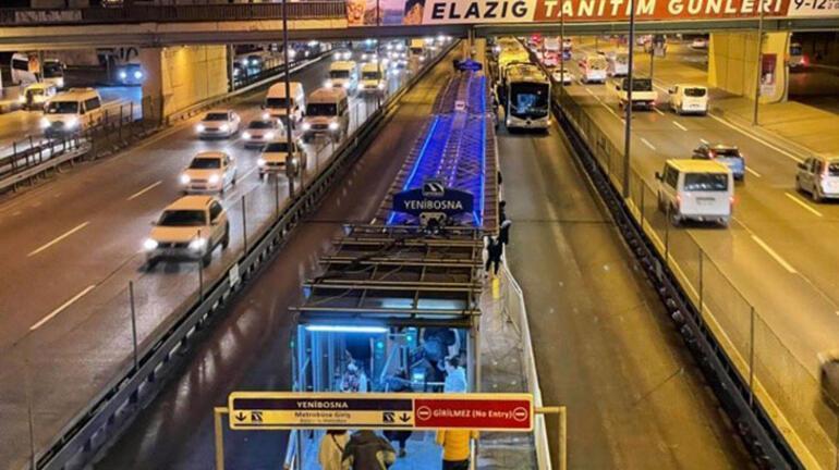 Metrobüs arızası İstanbulda metrobüs duraklarında yoğunluk