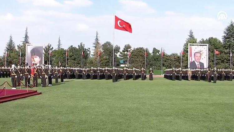 Son dakika: Erdoğan: FETÖyle irtibatı olan yaklaşık 21 bin TSK mensubunun orduyla ilişkisi kesildi