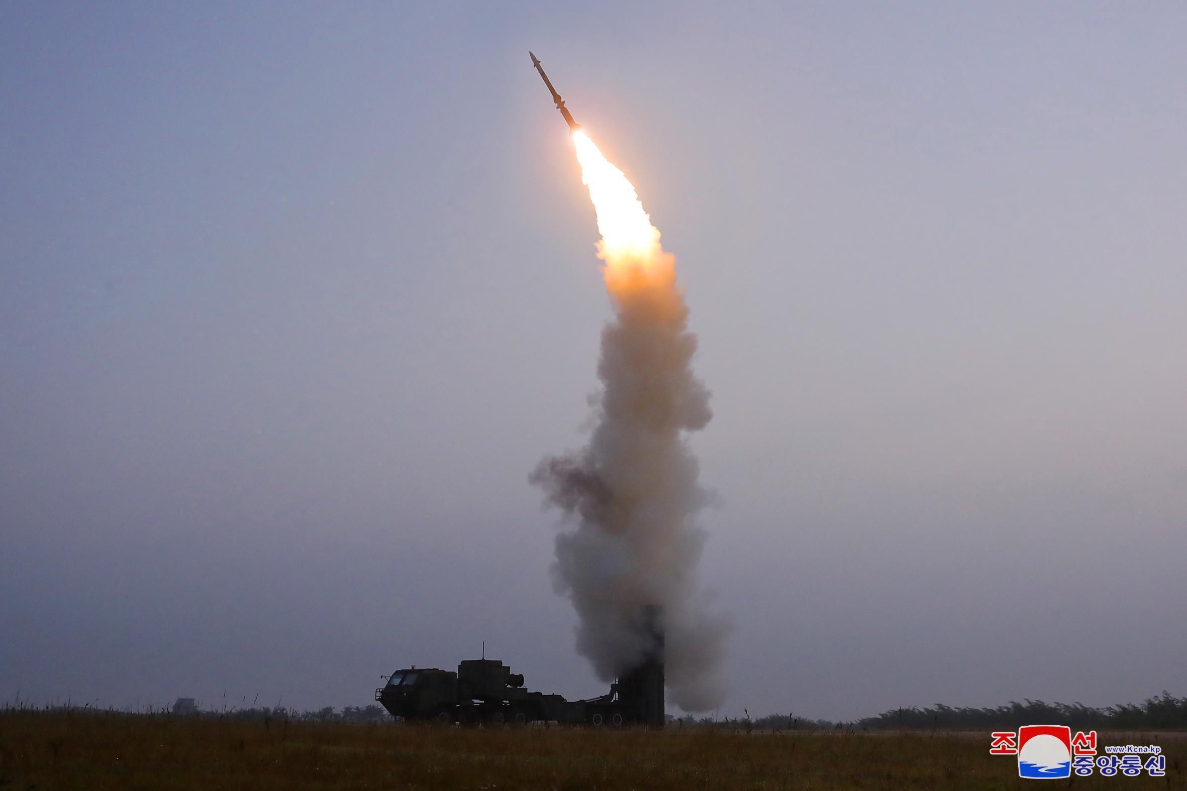 Kuzey Koreden yeni hamle: Uçaksavar füze