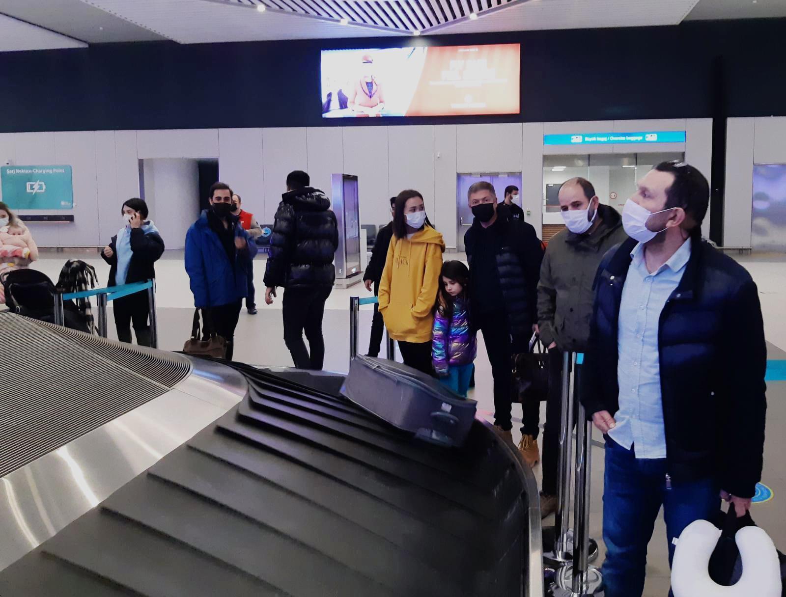 THY uçakları getirdi Büyük sevinç Kazakistandaki Türkler yurda döndü