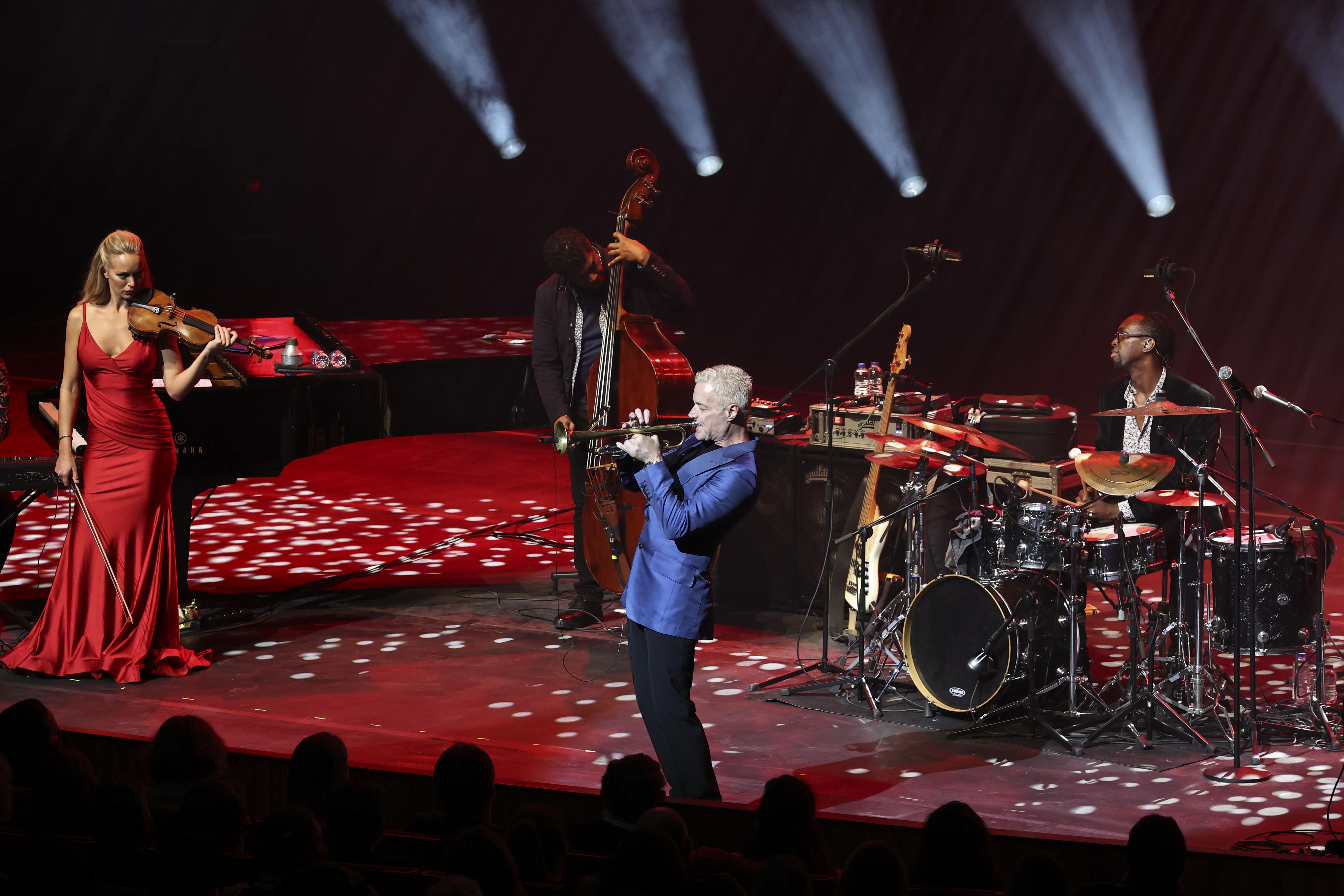 Grammy ödüllü Chris Botti, AKMde konser verdi