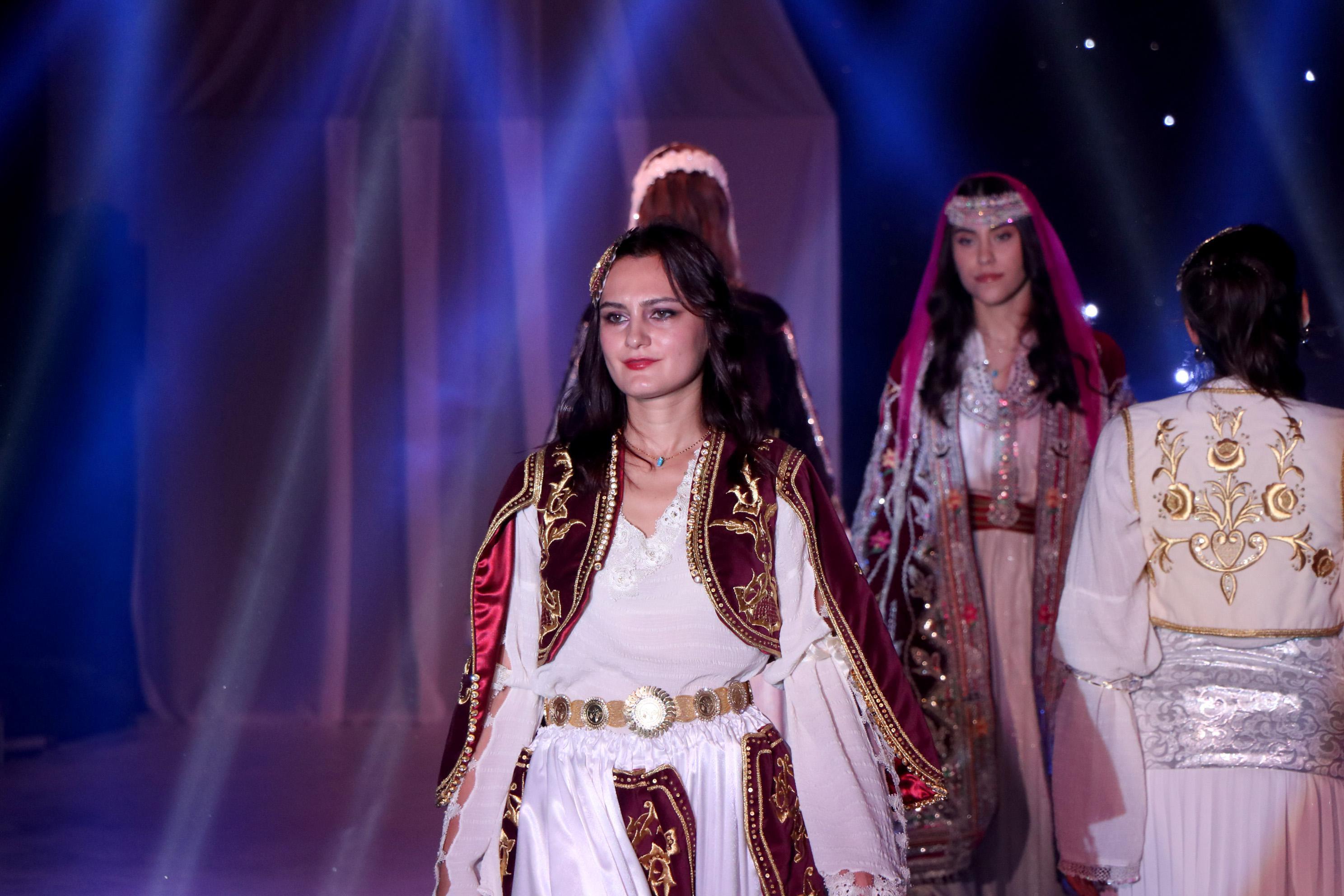 Balkan ve Rumeli kıyafetleri defilesinde tarihe yolculuk