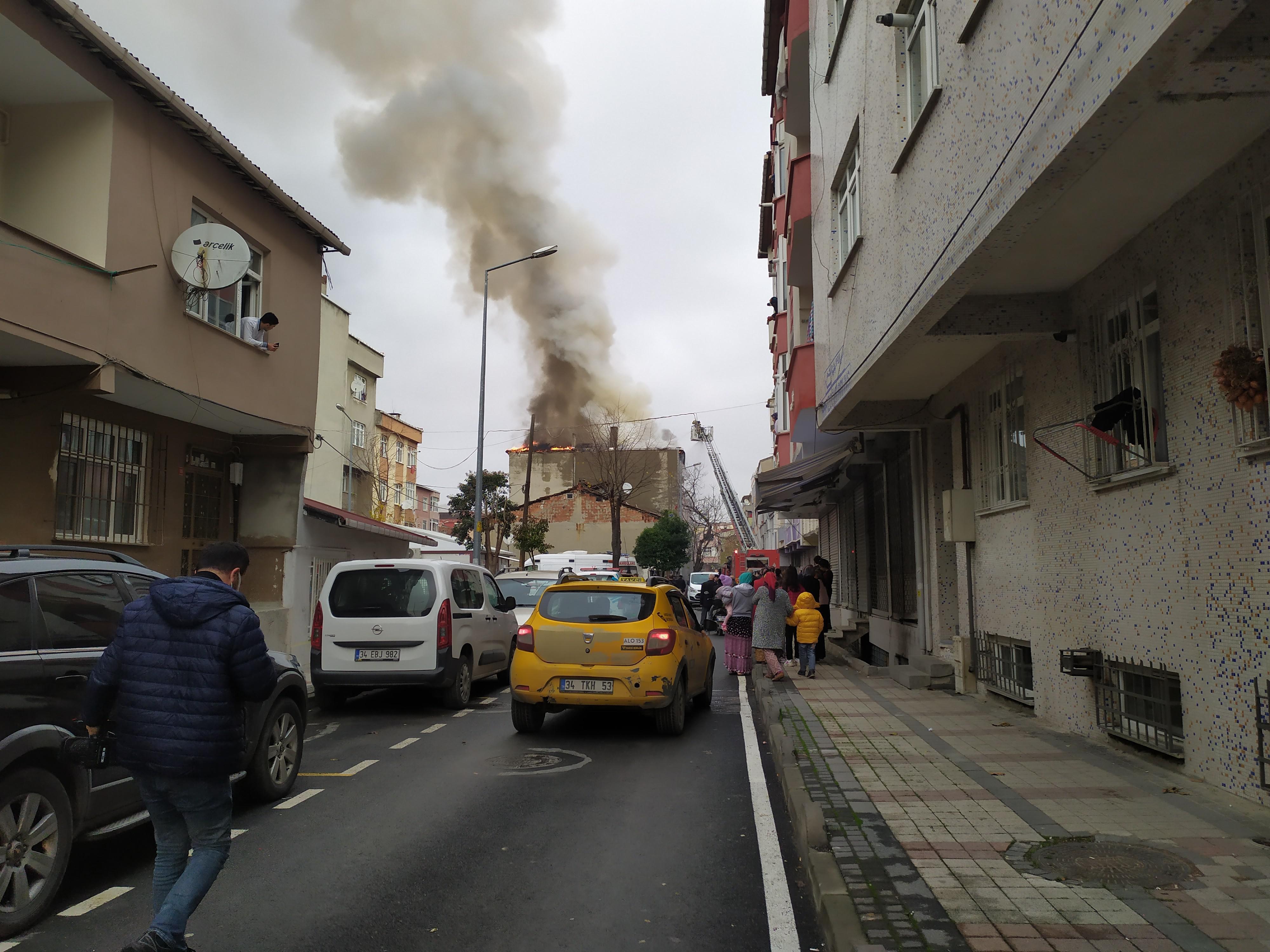 Son dakika: Bağcılarda patlama Binada yangın çıktı, ekipler sevk edildi