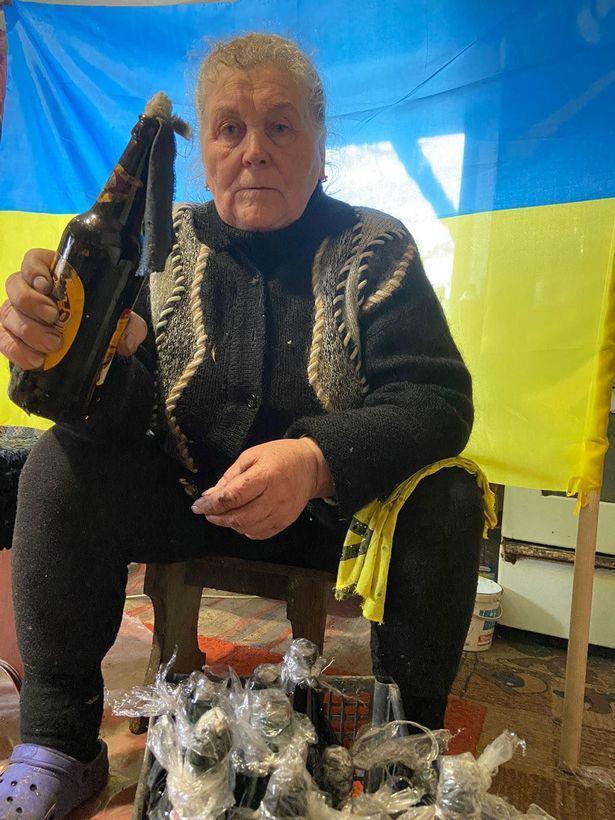 Siviller Rusyaya direniyor Büyükannesiyle molotof kokteyli yapıyor