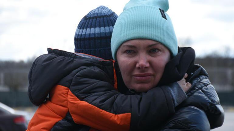 Ukraynadan kaçan aile Bulgaristandan Türkiyeye yürüyerek giriş yaptı