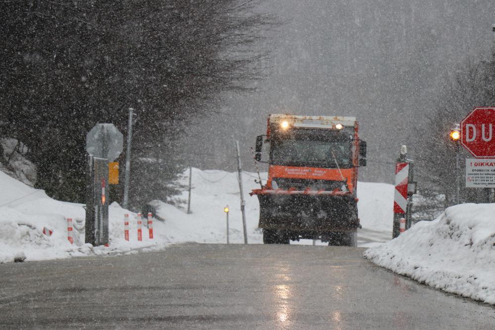 Kar yağışı İstanbul sınırında Etkisini giderek artırıyor