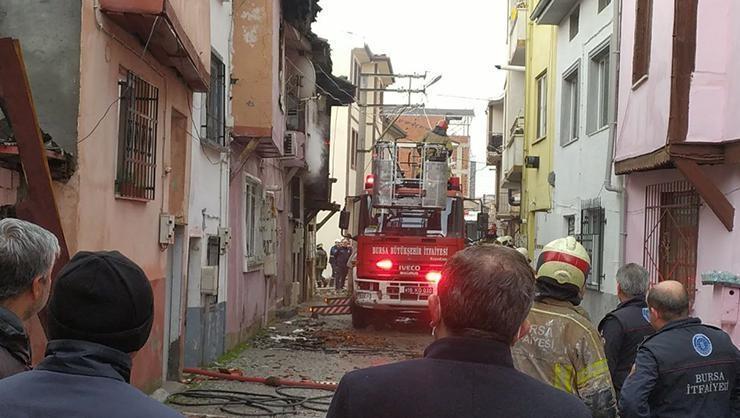 İtfaiye erleri ölümden döndü Çocukların gözlerinin önünde...