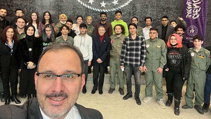 Bakan Kasapoğlu ve Nobel ödüllü bilim insanı Aziz Sancar gençlerle buluştu