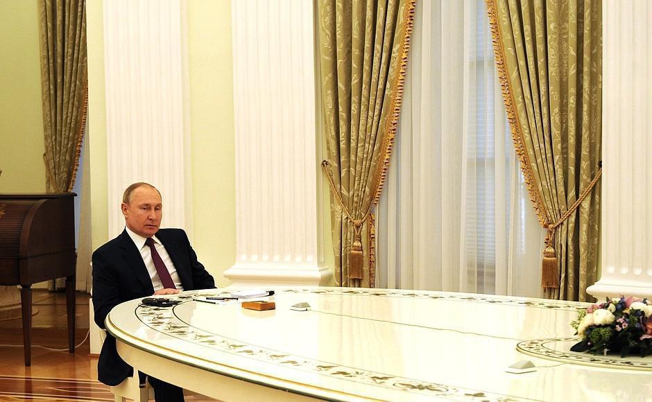 Putin ve Scholz, Kremlinde görüştü