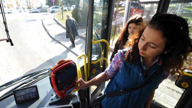 İstanbulda 15 Ocaktan itibaren 65 yaş üstü ve 20 yaş altı vatandaşlar toplu taşıma kullanamayacak