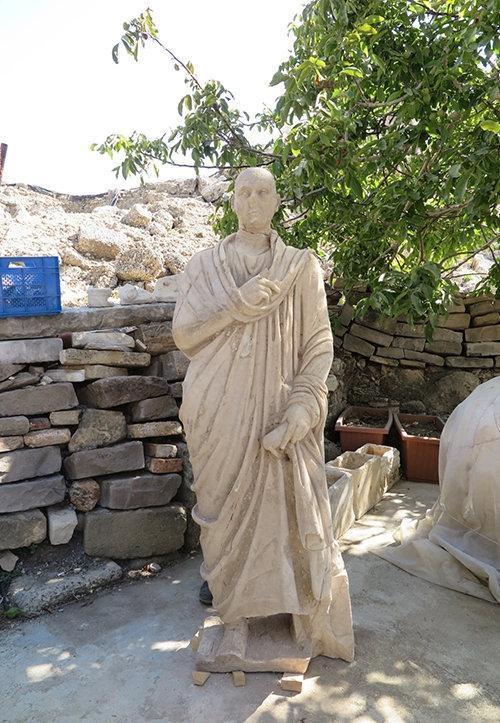 Side Antik Kentinde Roma dönemine ait yeni heykeller bulundu