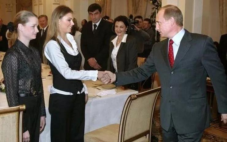 Putin, gizli sevgilisi Alina Kabaeva ve çocuklarını İsviçrede saklıyor