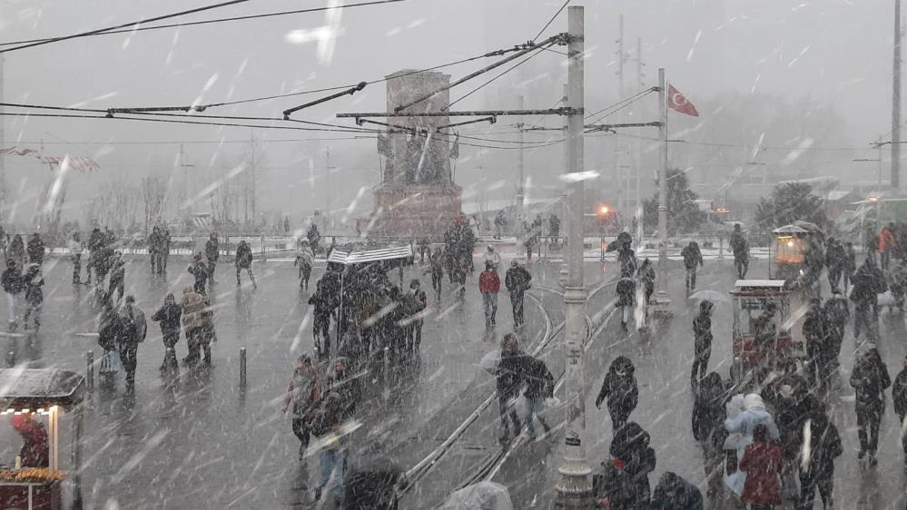 Lapa lapa kar yağdı Görüntüler İstanbuldan