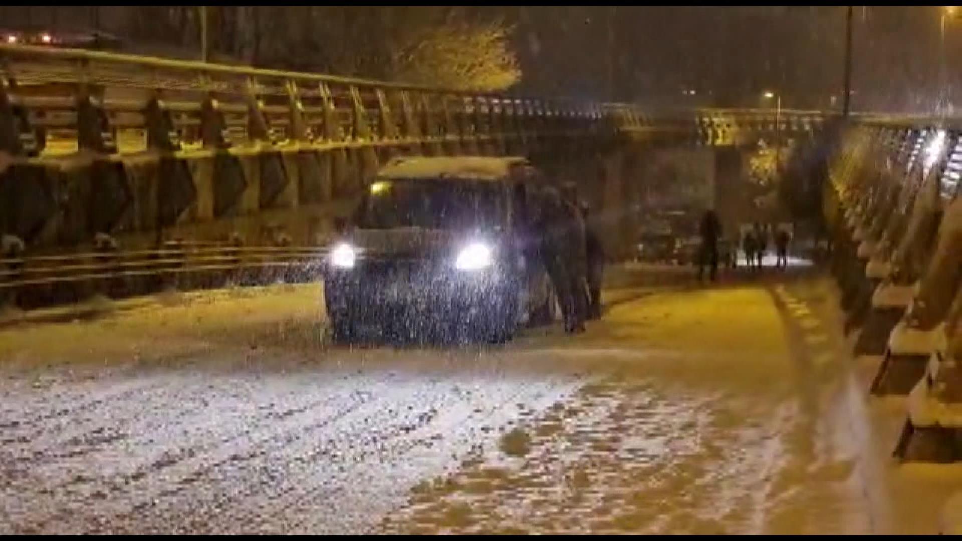 Meteorolojiden yeni uyarı İstanbulda kar alarmı sürüyor İstanbul Valisi saat verdi