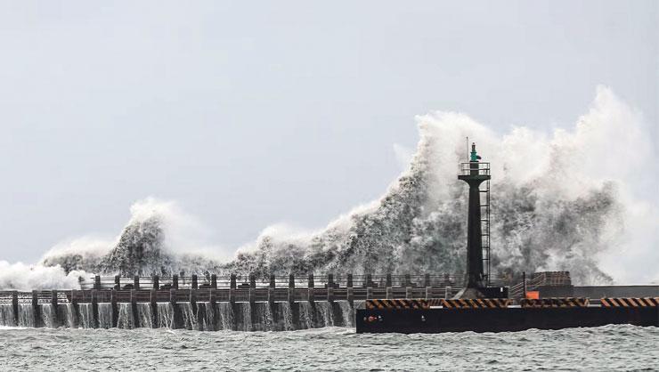 Tanker batıran tayfun