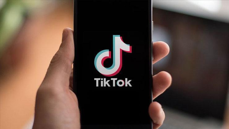 Arnavutluk TikTok'u bir seneliğine yasaklıyor! ‘Mahallenin serserisi gibi’