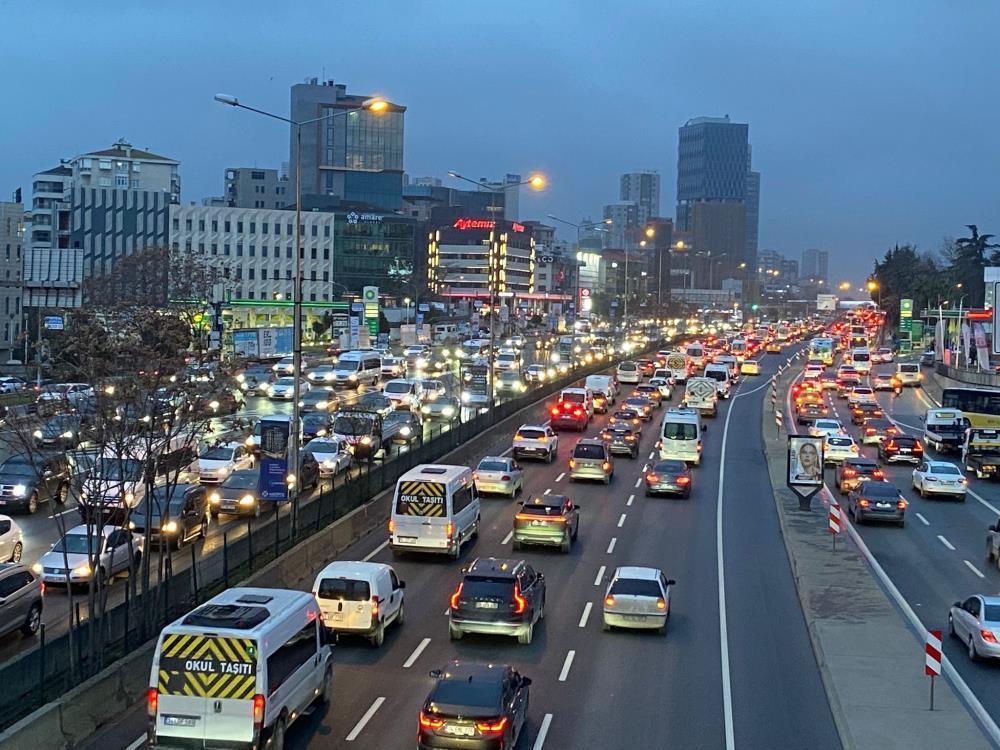 İstanbul'da trafik yoğunluğu yüzde 90'a ulaştı