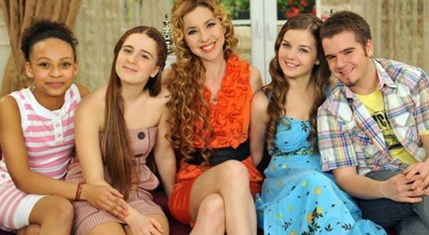 Sihirli Annem in K zlar Zeynep zkaya Gizem G ven Ve Jennifer Boyner Sihirli Annem in K zlar Zeynep zkaya Gizem G ven Ve Jennifer Boyner