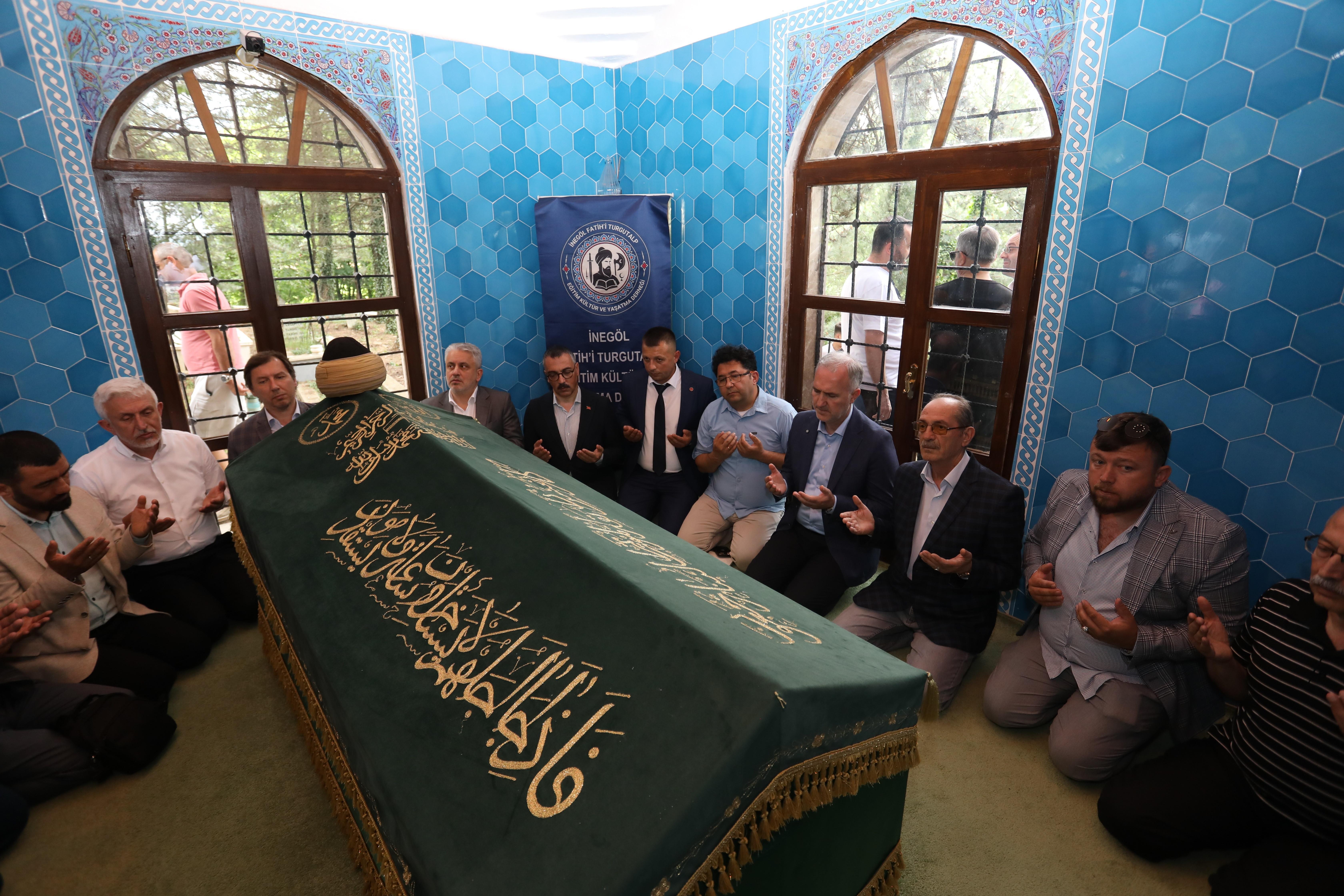 İnegöl Fatihi Turgut Alp kabri başında anıldı - Bursa Haberleri
