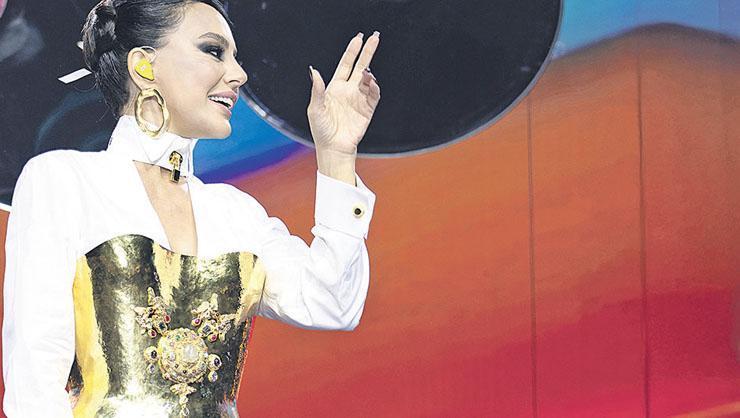 Sahne Tarzına Assala İmzası
