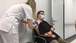 Almanya'dan gelen corona virüs aşıları denenmeye başladı