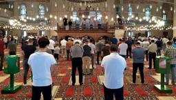 Teravih namazı ile ilgili hadisler! Teravih namazı farz mı sünnet mi? Teravih namazının fazileti ve sevabı nedir? Gün gün teravih namazı faziletleri