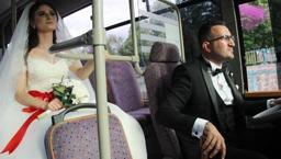 Otobüste gelin ve damat! 15 yıllık hayali gerçek oldu!