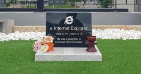 Internet Explorer için mezar taşı yaptırdılar