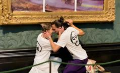 İklim aktivistleri yapışkanlı eylemlerine devam ediyor