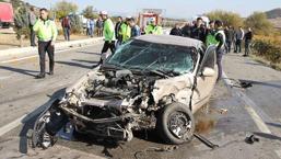 Manisa'da otomobiller çarpıştı: 1'i ağır 4 yaralı