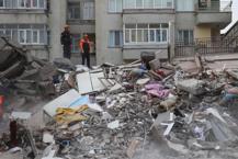 Malatya sallanmaya devam ediyor! 5.6 şiddetindeki depremde yıkılan binalar var