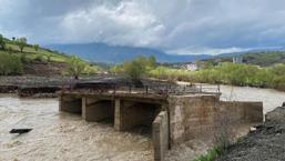 Derecik'te iki gündür sağanak aralıksız devam ediyor